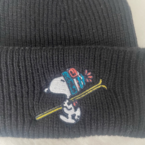 NWT Peanuts Snoopy Aeropostale Black Beanie Hat - Picture 2 of 4